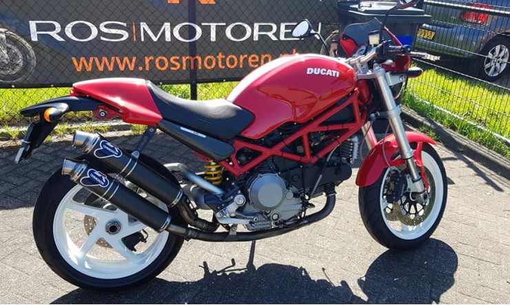 Vergelijkingstest Ducati Monster S2R 1000 (93pk 94nm) - Ducati Monster S4R (130pk 104nm). Vergelijkingstest Ducati Monster S2R 1000 (93pk 94nm) - Ducati Monster S4R (130pk 104nm).