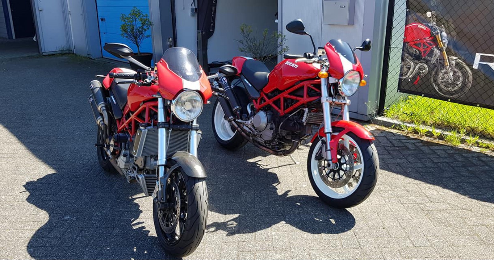 Vergelijkingstest Ducati Monster S2R 1000 (93pk 94nm) - Ducati Monster S4R (130pk 104nm). Vergelijkingstest Ducati Monster S2R 1000 (93pk 94nm) - Ducati Monster S4R (130pk 104nm).