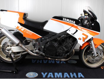 Project Ros Racing; onze Yamaha FZ-750 classic racer is KLAAR!