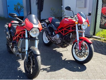 Vergelijkingstest Ducati Monster S2R 1000 (93pk 94nm) - Ducati Monster S4R (130pk 104nm).