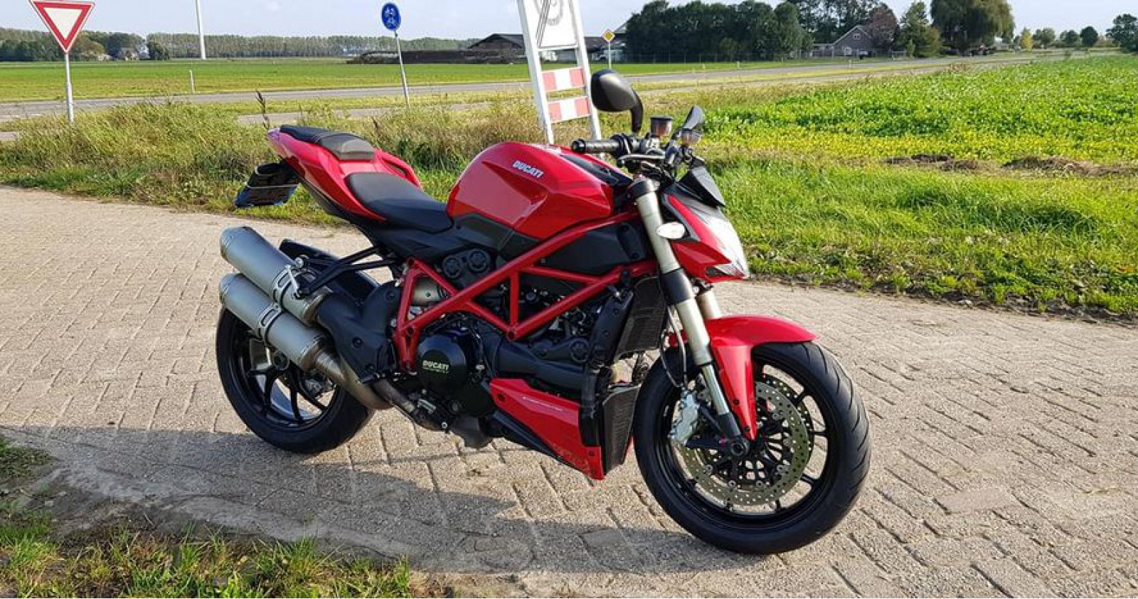 Testrit Ducati Streetfighter 848 (132pk, 94nm) van onze motorvriend Ronald!