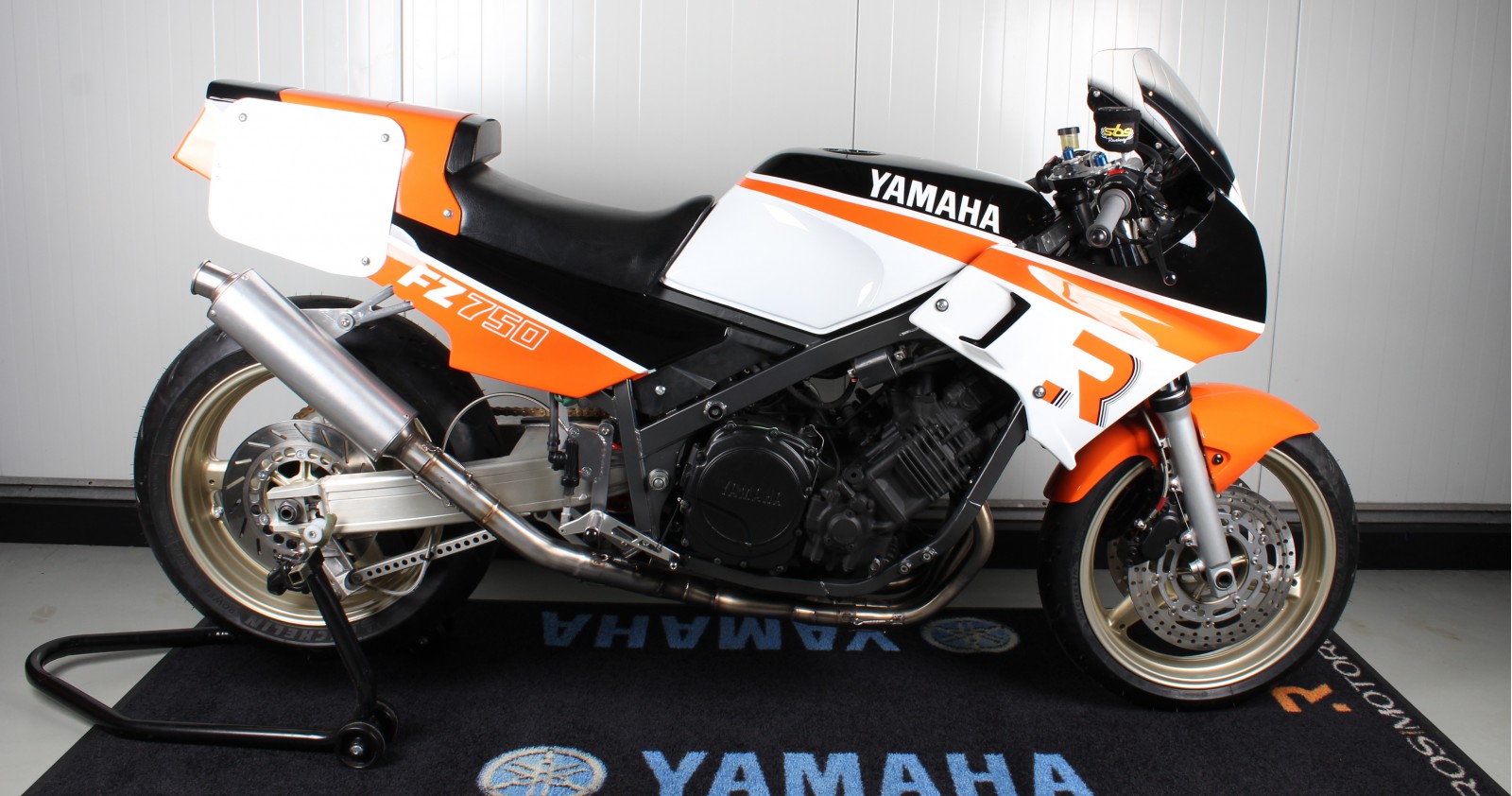 Project Ros Racing; onze Yamaha FZ-750 classic racer is KLAAR!