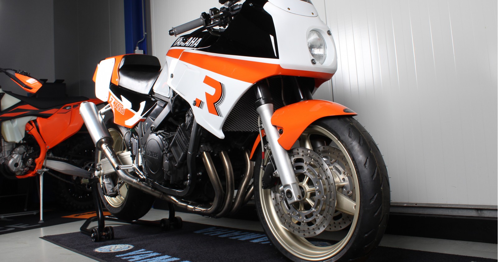 Project Ros Racing; onze Yamaha FZ-750 classic racer is KLAAR!