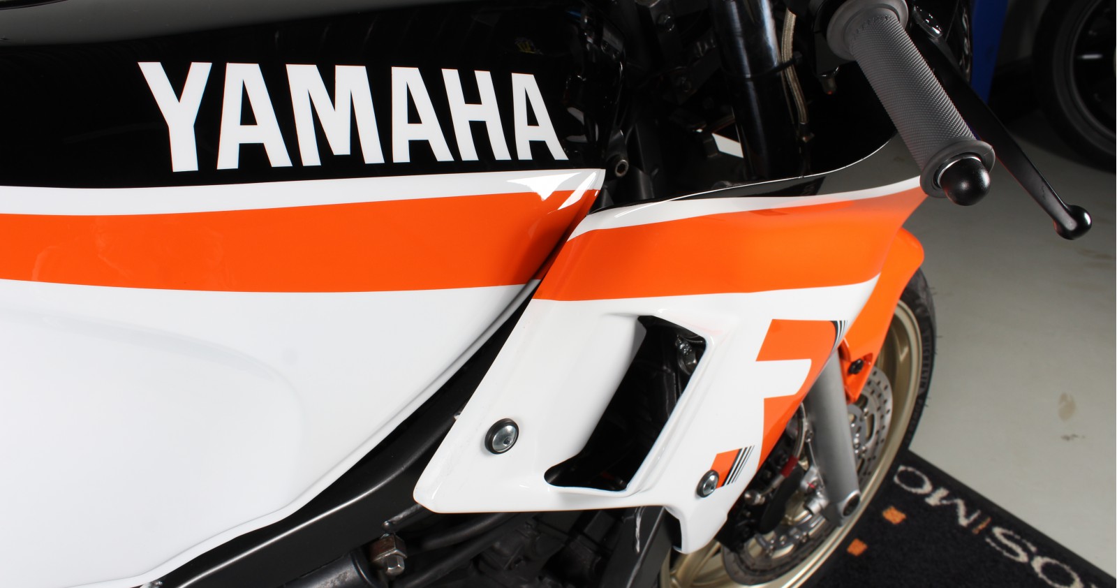 Project Ros Racing; onze Yamaha FZ-750 classic racer is KLAAR!