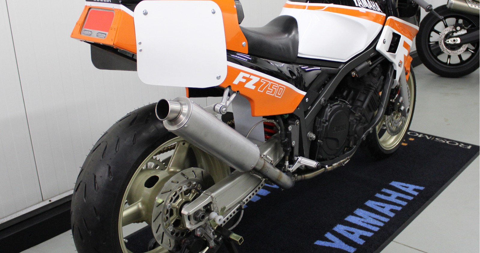 Project Ros Racing; onze Yamaha FZ-750 classic racer is KLAAR!