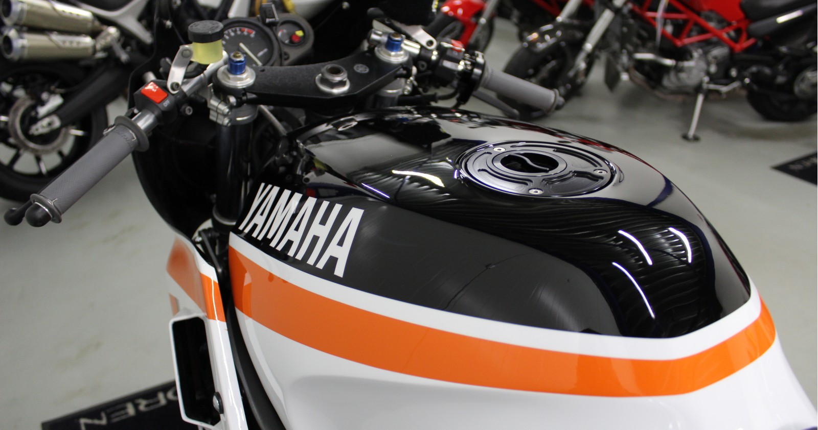 Project Ros Racing; onze Yamaha FZ-750 classic racer is KLAAR!