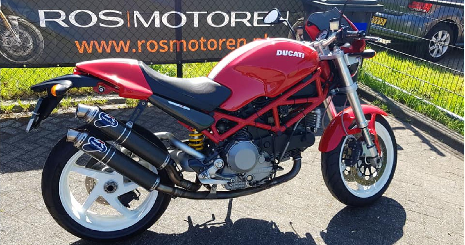 Vergelijkingstest Ducati Monster S2R 1000 (93pk 94nm) - Ducati Monster S4R (130pk 104nm).