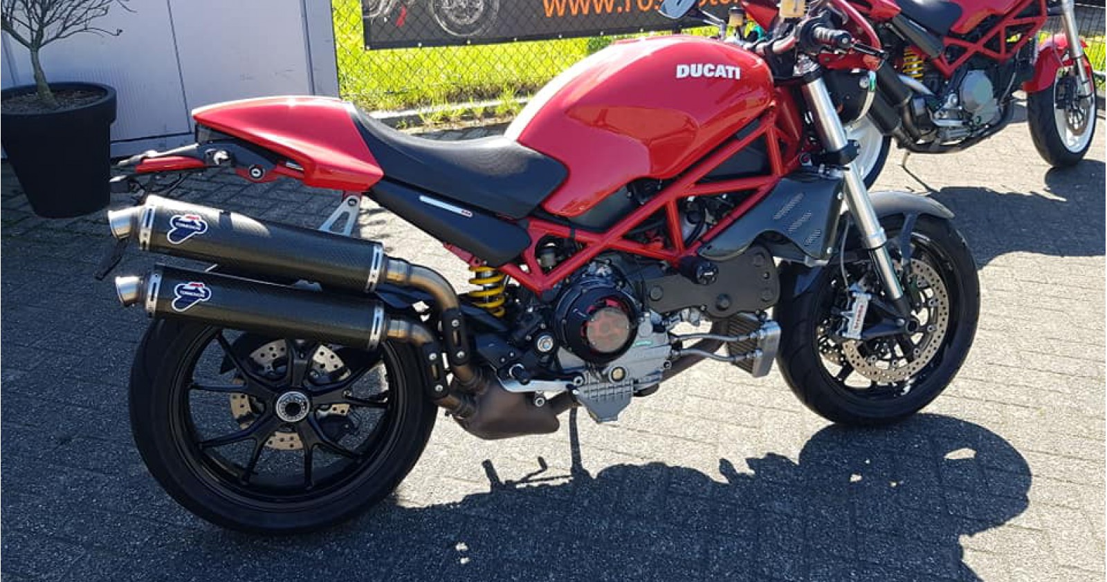 Vergelijkingstest Ducati Monster S2R 1000 (93pk 94nm) - Ducati Monster S4R (130pk 104nm).