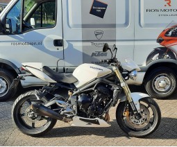 TRIUMPH STREET TRIPLE 675