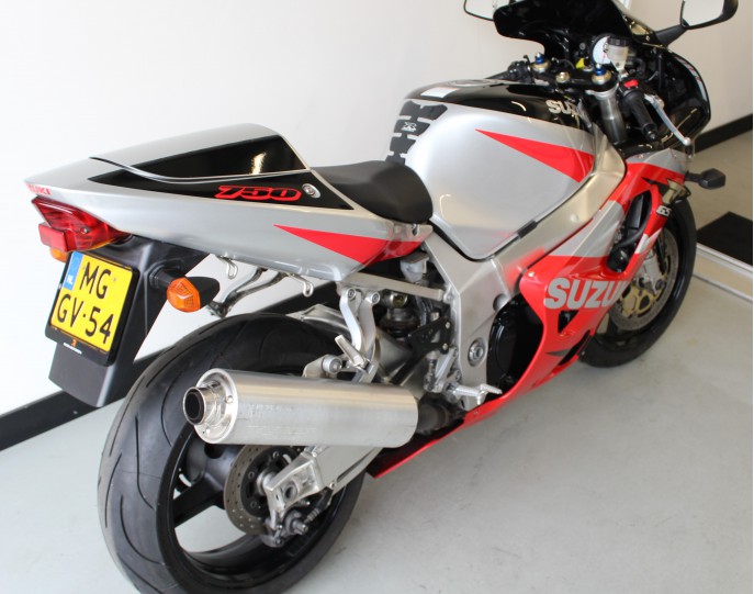 SUZUKI GSX-R 750