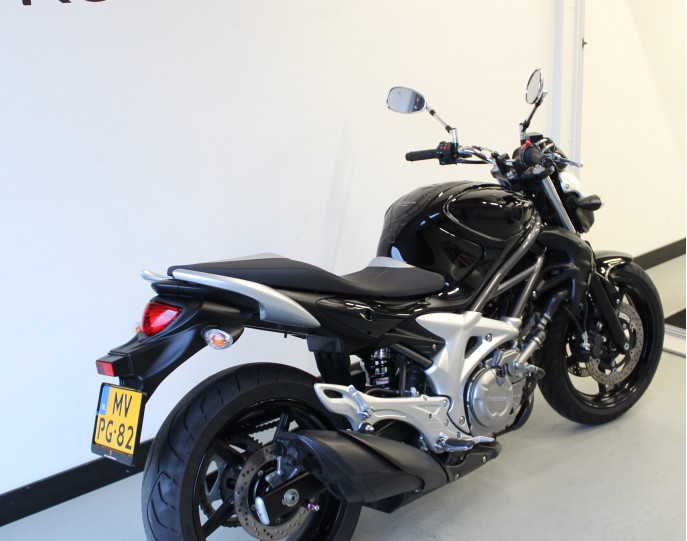 SUZUKI GLADIUS 650