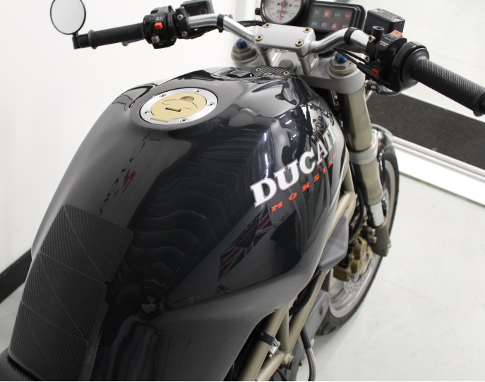 DUCATI MONSTER 900