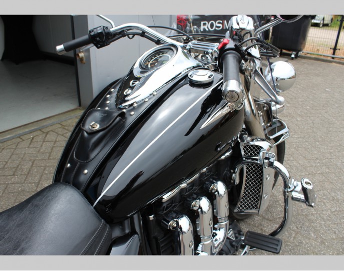 TRIUMPH ROCKET III TOURING