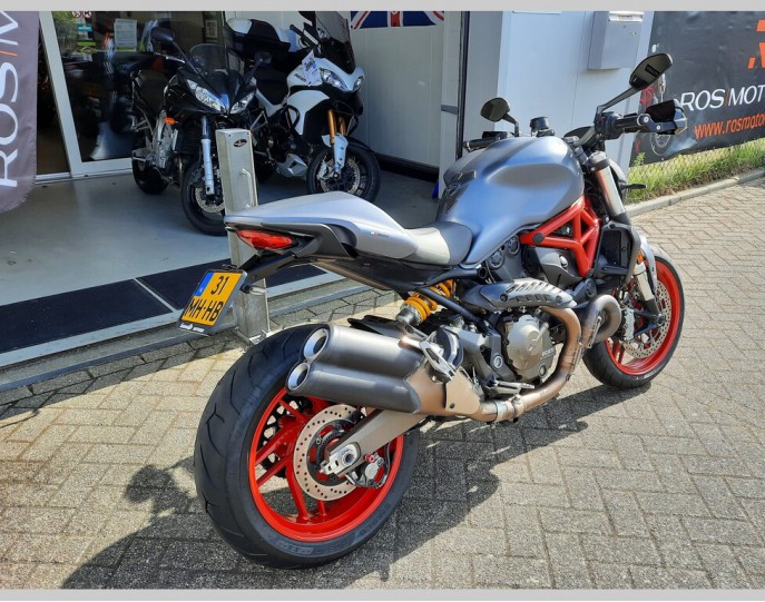 DUCATI MONSTER 821