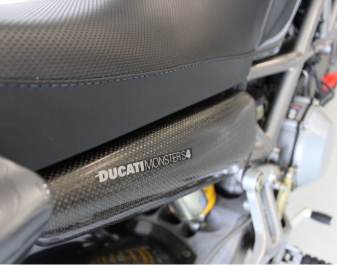 DUCATI MONSTER S4 (916)