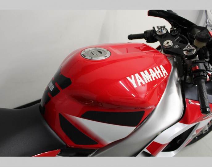 YAMAHA YZF R1