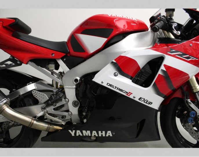 YAMAHA YZF R1