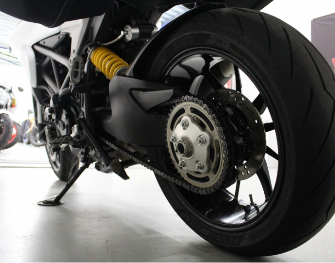 DUCATI HYPERSTRADA 821