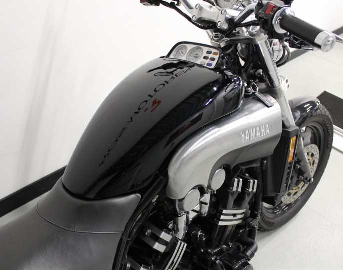 YAMAHA V-MAX 1200