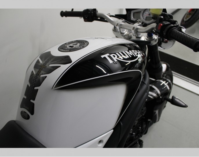 TRIUMPH SPEED TRIPLE 1050