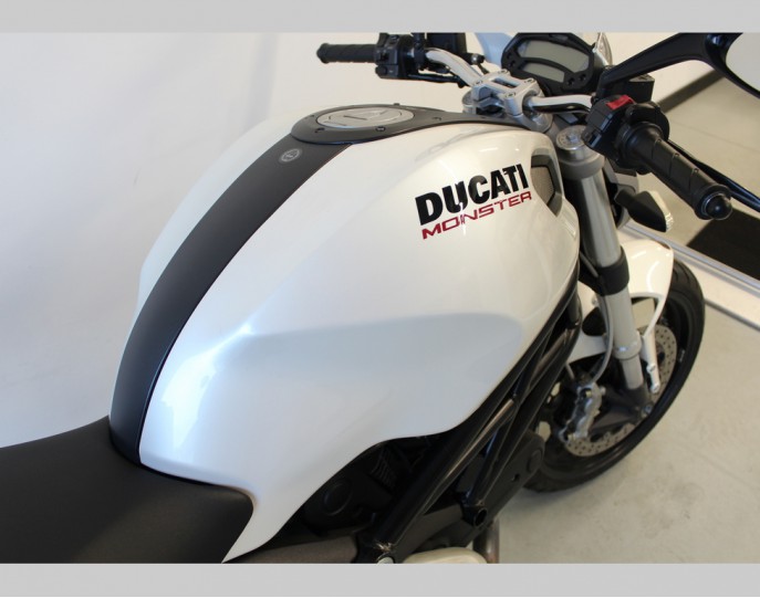 DUCATI MONSTER 696