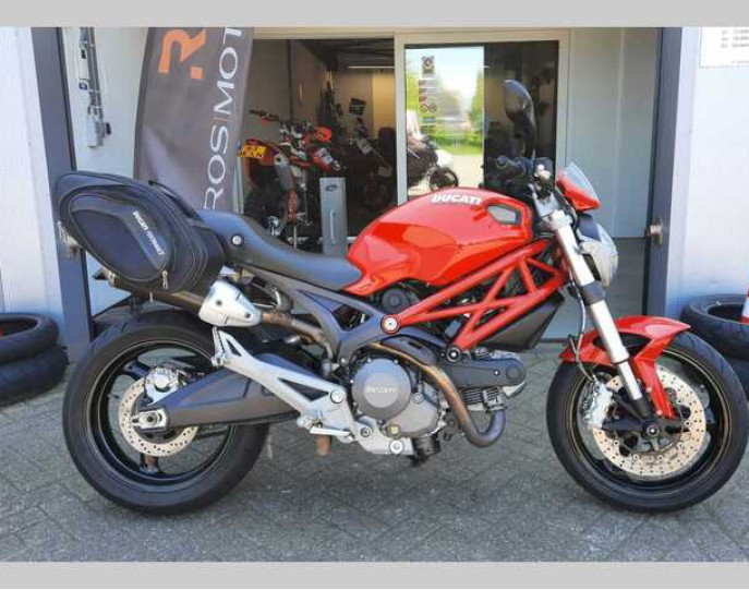 DUCATI MONSTER 696 ABS