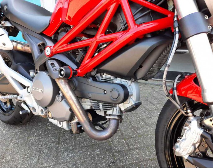 DUCATI MONSTER 696 ABS