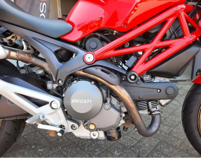 DUCATI MONSTER 696 ABS