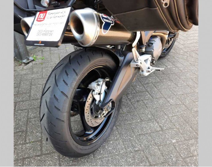 DUCATI MONSTER 696 ABS