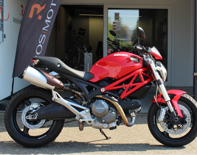 DUCATI MONSTER 696