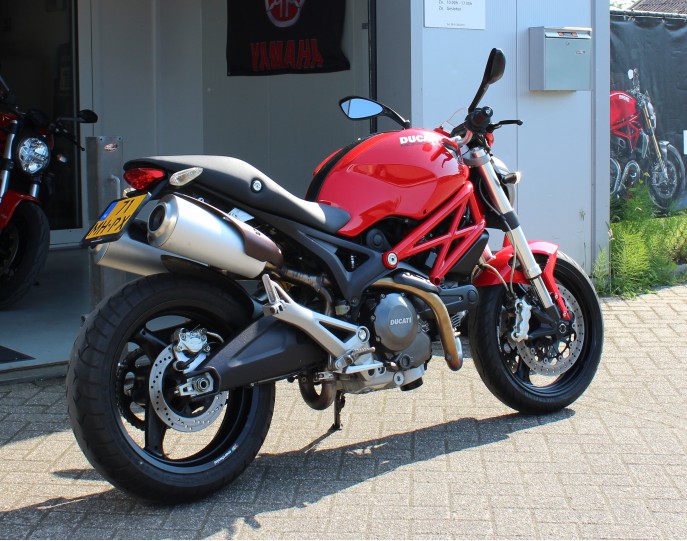 DUCATI MONSTER 696