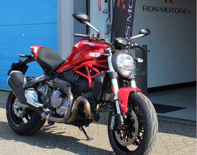 DUCATI MONSTER 821