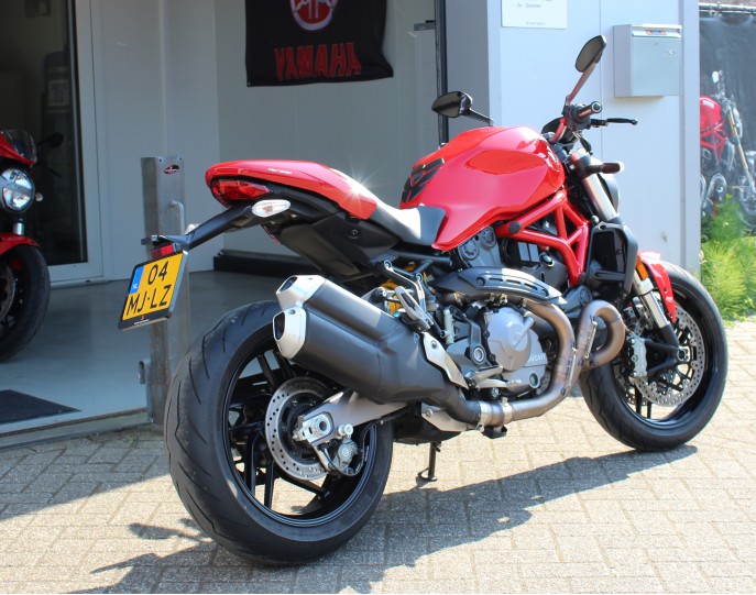 DUCATI MONSTER 821