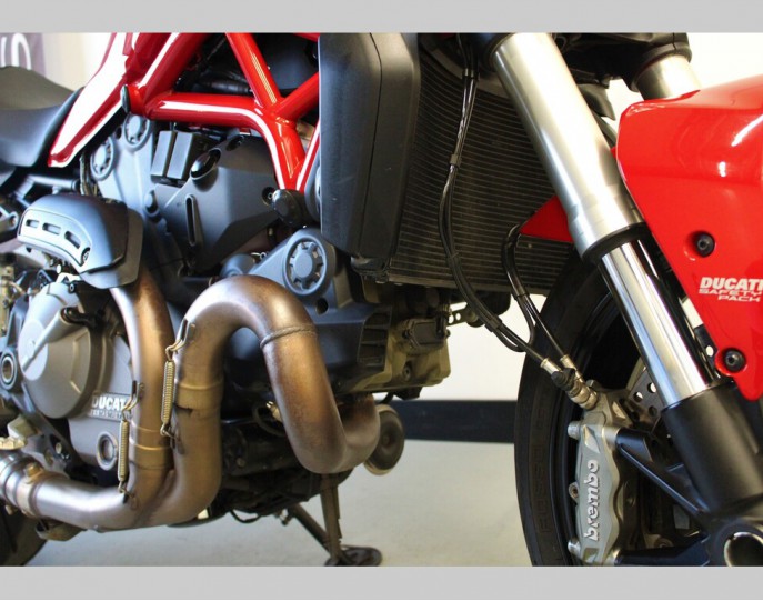 DUCATI MONSTER 821