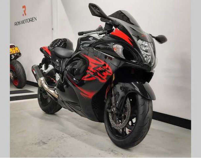 SUZUKI GSX-R 1300 HAYABUSA