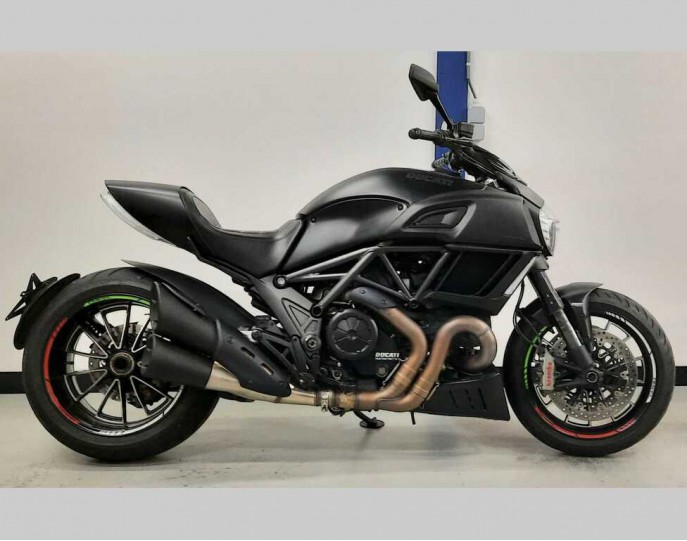 DUCATI DIAVEL DARK