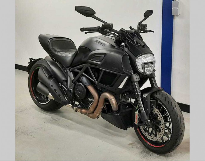 DUCATI DIAVEL DARK