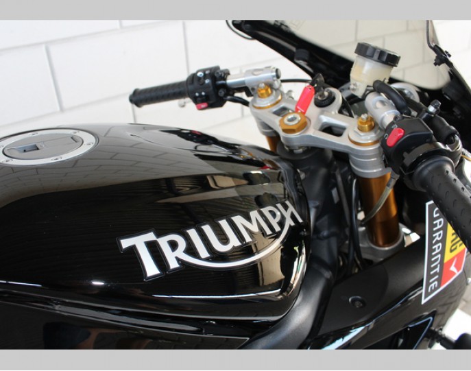 TRIUMPH  DAYTONA 675