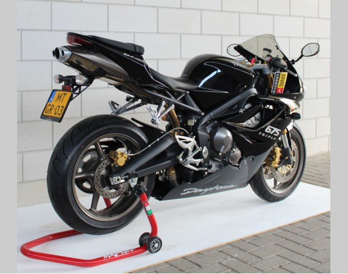 TRIUMPH  DAYTONA 675