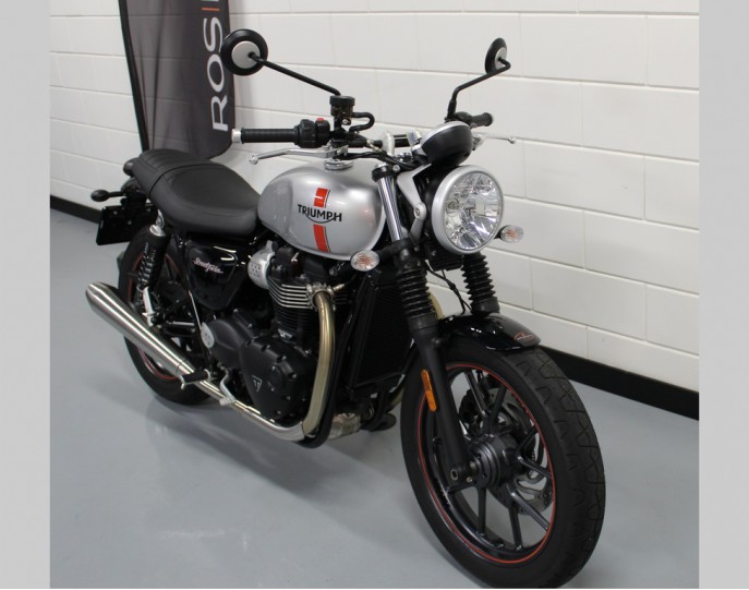 TRIUMPH  STREET TWIN