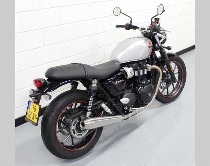 TRIUMPH  STREET TWIN